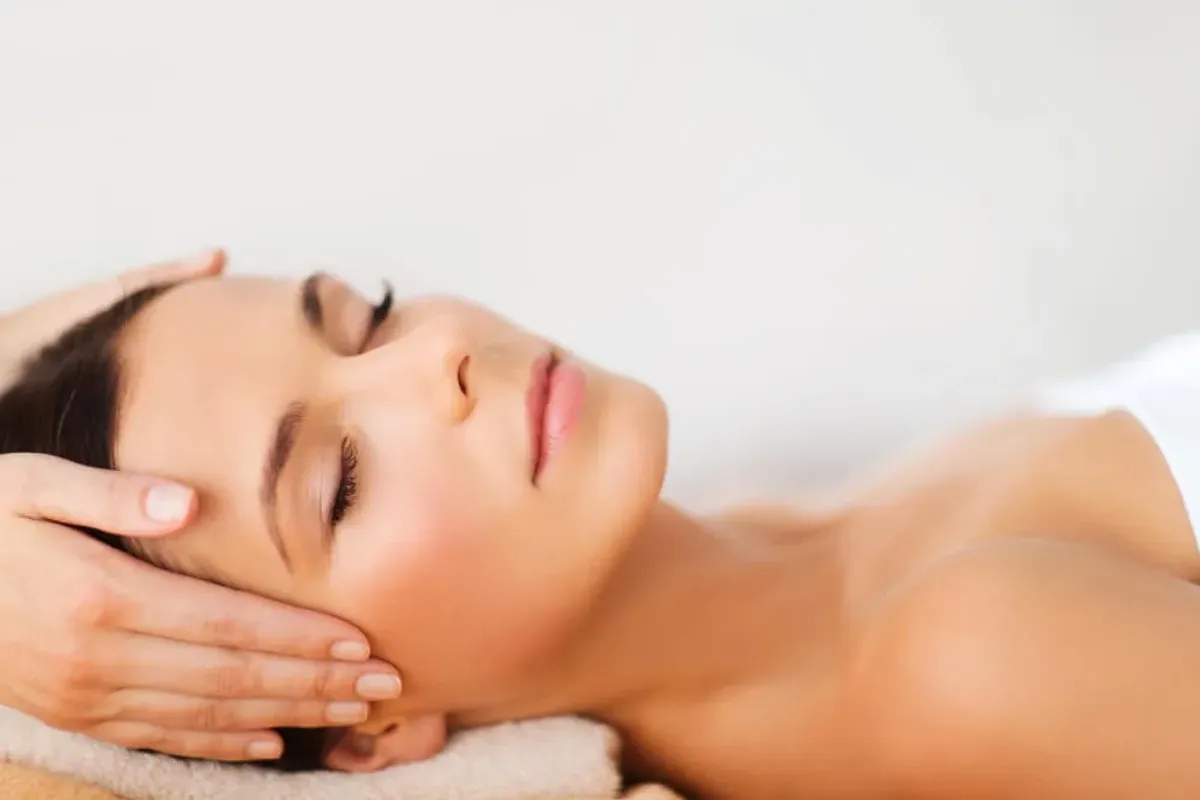 Diamond Glow vs. HydraFacial: Choosing the Right Option