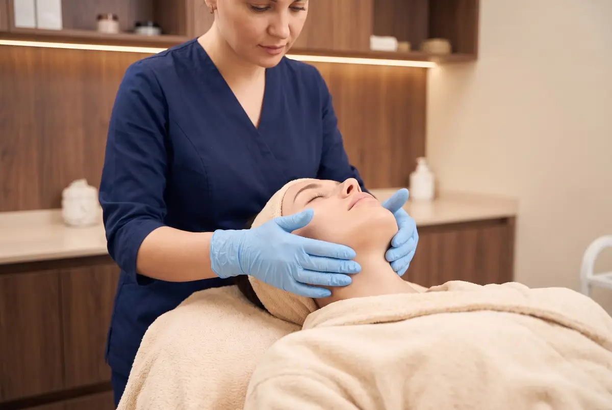 A Pura Vida provider performing a radiofrequency skin tightening treatment in Fleming Island, FL